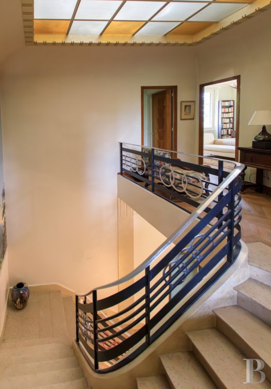 En Saône-et-Loire, à Mâcon, une villa et son jardin entièrement de style Art déco - photo  n°32